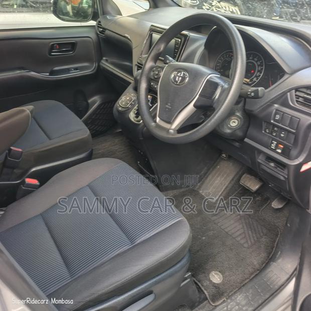 Toyota Noah 2020 Silver