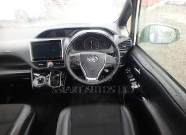 Toyota Noah 2.0 FWD (7 Seater) 2019 Off white