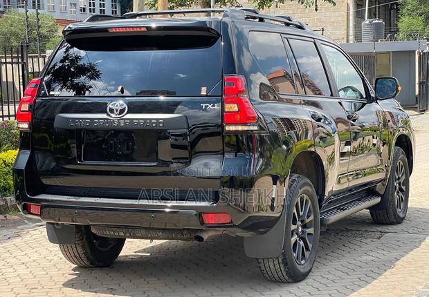 Toyota Land Cruiser Prado 2023