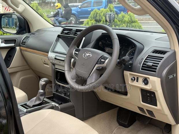 Toyota Land Cruiser Prado 2.7 2023 Black