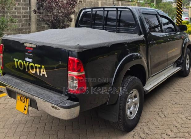 Toyota Hilux 2012 Black