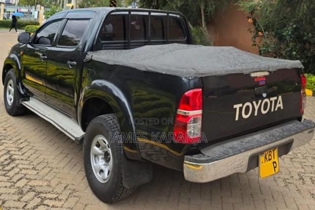 Toyota Hilux 2012 Black