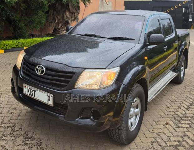 Toyota Hilux 2012 Black