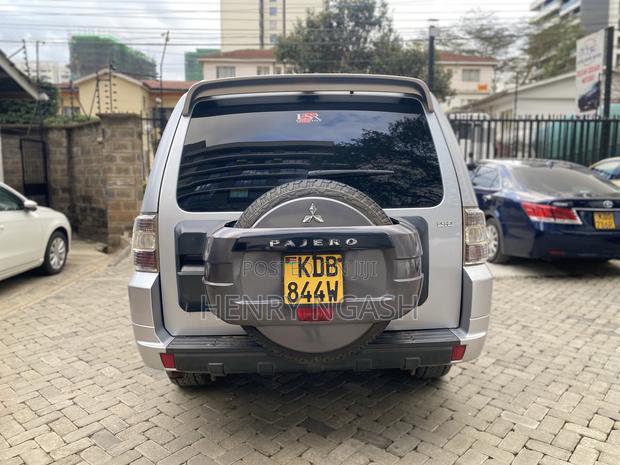 Mitsubishi Pajero 2015 Silver