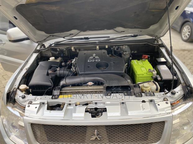 Mitsubishi Pajero 2015 Silver