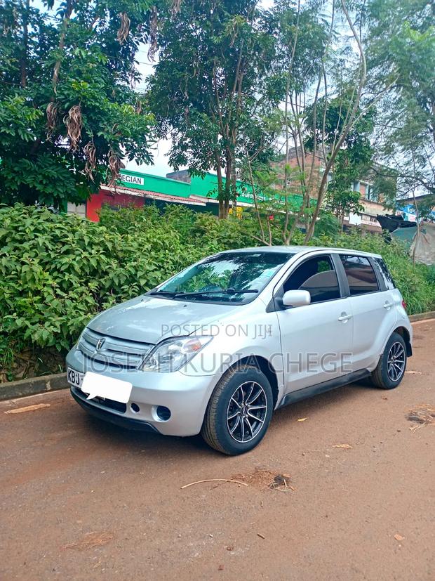 Toyota IST 2005 Silver