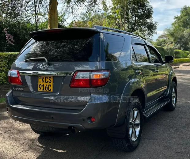 Toyota Fortuner 2011 Gray
