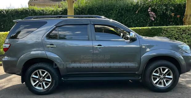 Toyota Fortuner 2011 Gray