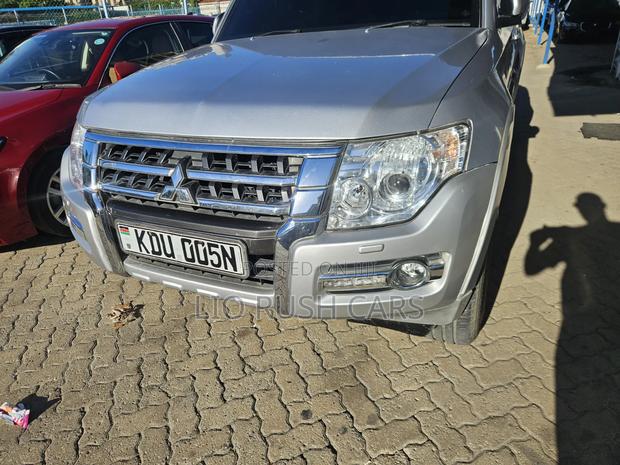 Mitsubishi Pajero 2019 Silver