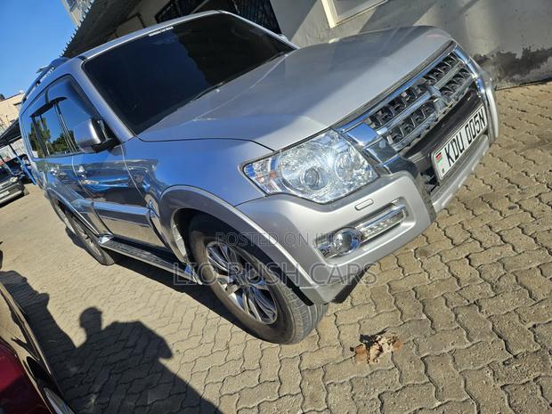 Mitsubishi Pajero 2019 Silver