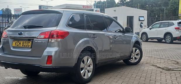 Subaru Outback 2.5i 2011 Silver
