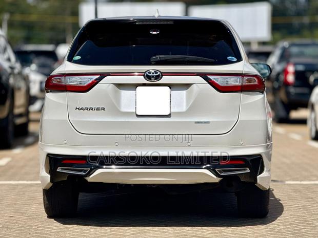 Toyota Harrier 2.0 2018 White