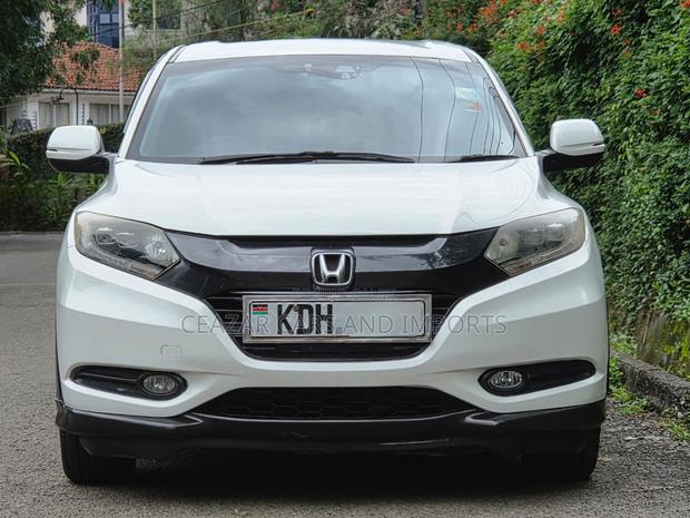 Honda Vezel 1.5 Hybrid 2WD 2015 White
