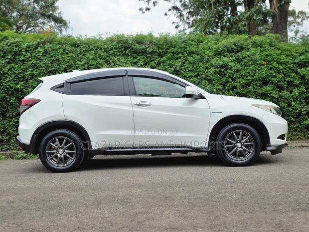 Honda Vezel 1.5 Hybrid 2WD 2015 White