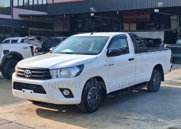 Toyota Hilux 2019 White