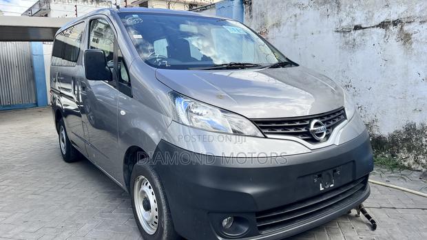 Nissan NV200 2019 Gray