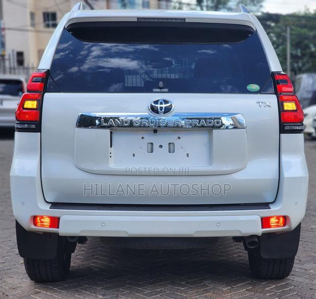 Toyota Land Cruiser Prado 2018 White
