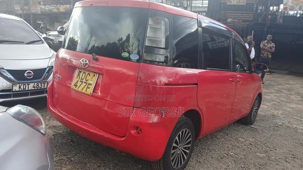 Toyota Sienta 2014 Red