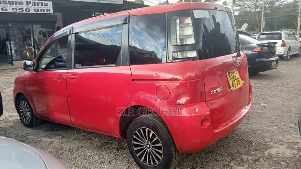 Toyota Sienta 2014 Red