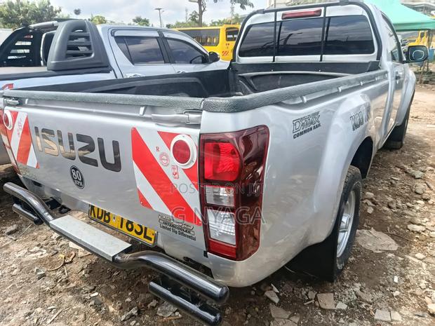 Isuzu D-MAX 2022 Silver