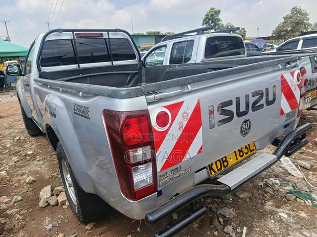 Isuzu D-MAX 2022 Silver
