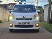Toyota Voxy 2012 White for sale