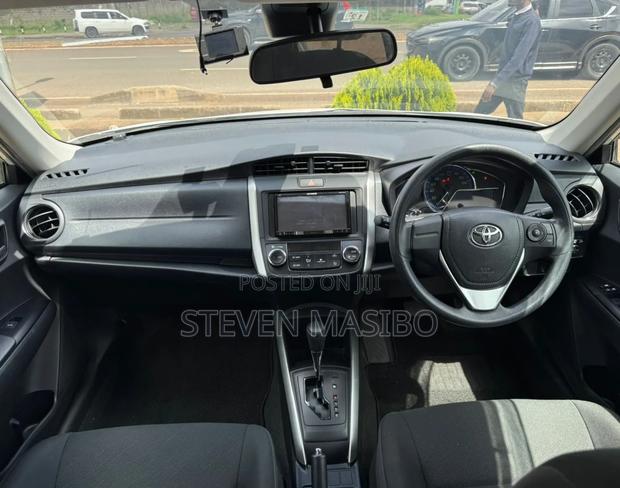 Toyota Corolla Fielder 1.5 Hybrid FWD 2019 White