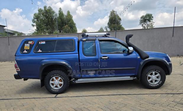 Isuzu D-MAX 2009 Blue