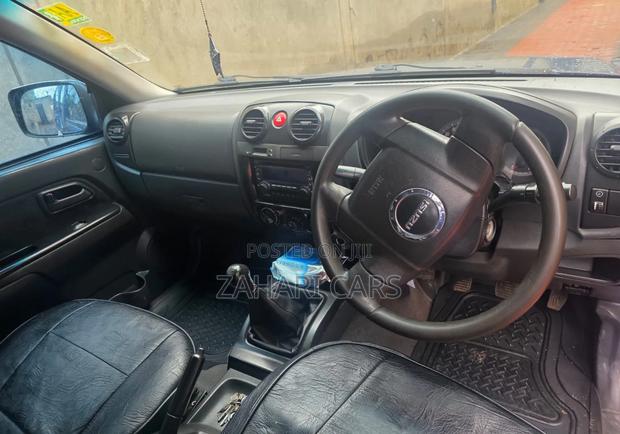 Isuzu D-MAX 2009 Blue