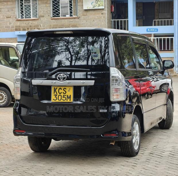 Toyota Voxy 2011 Black