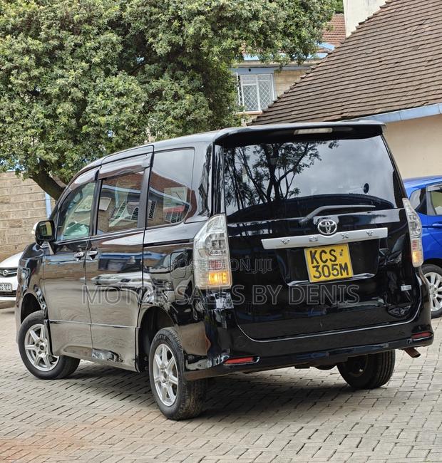 Toyota Voxy 2011 Black