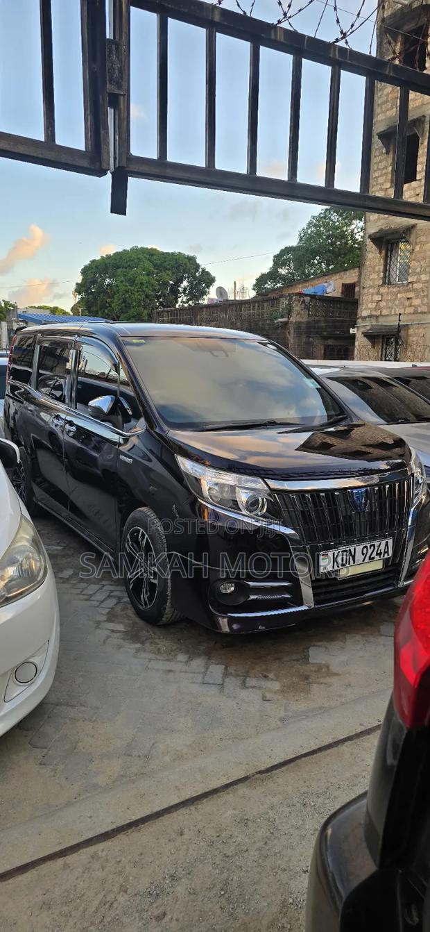 Toyota Esquire 2016 Black