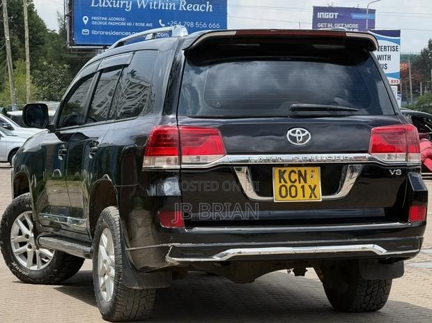 Toyota Land Cruiser 2010 Black