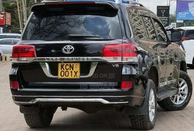Toyota Land Cruiser 2010 Black