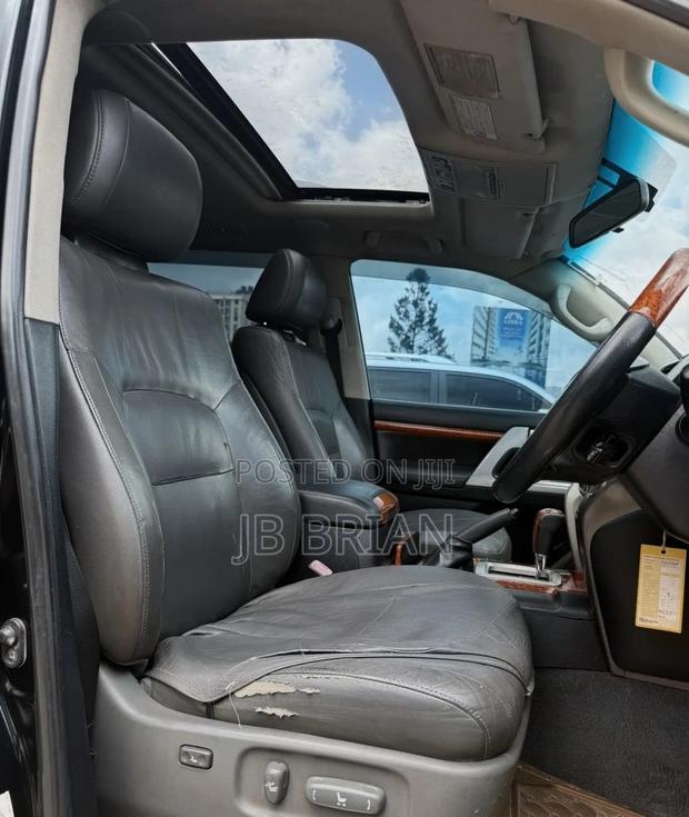 Toyota Land Cruiser 2010 Black