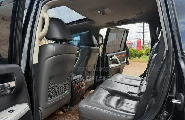 Toyota Land Cruiser 2010 Black