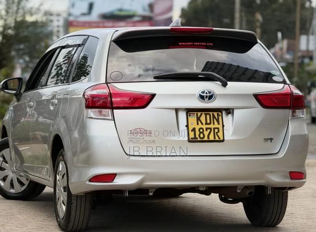 Toyota Corolla Fielder 2017 Silver