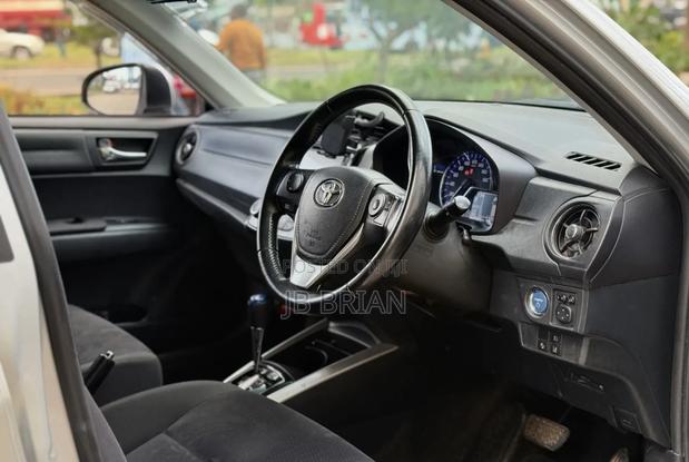 Toyota Corolla Fielder 2017 Silver