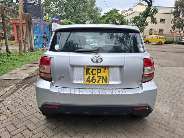 Toyota IST 2010 Silver