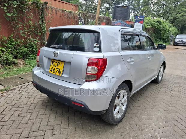 Toyota IST 2010 Silver