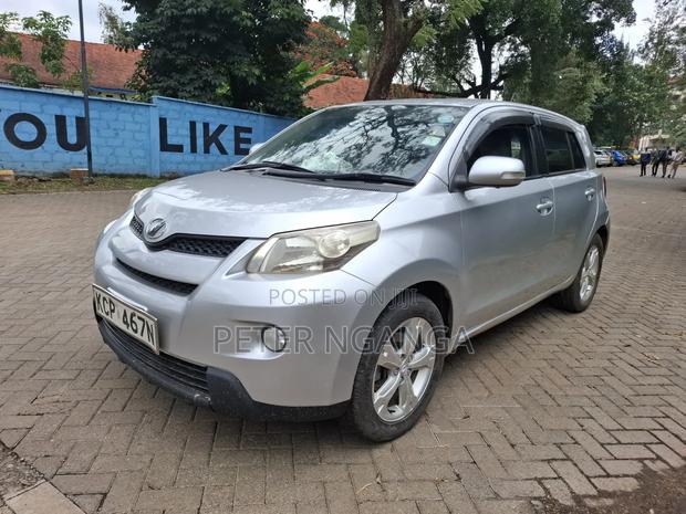 Toyota IST 2010 Silver