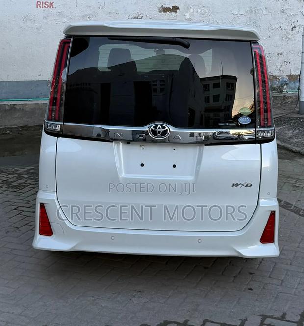 Toyota Noah 2019 White