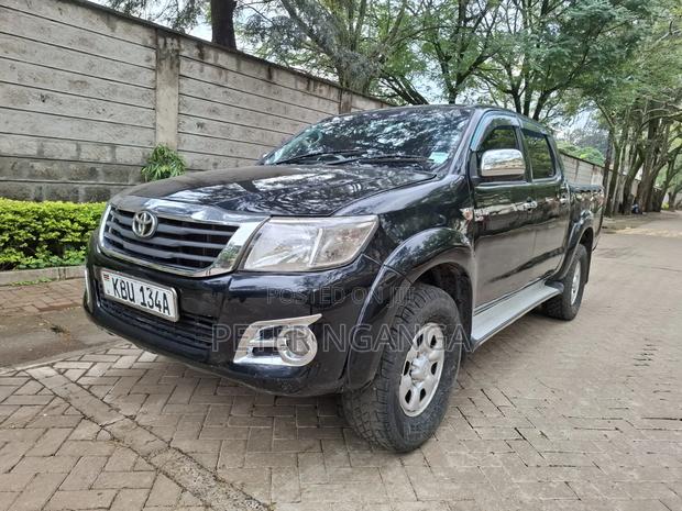 Toyota Hilux 2.5 D-4D 4X4 SRX 2012 Matt Black