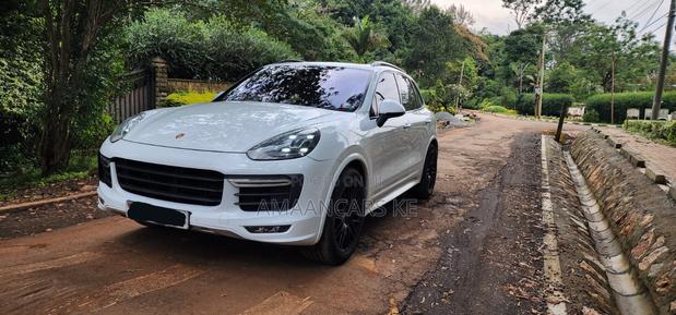 Porsche Cayenne GTS AWD 2016 White