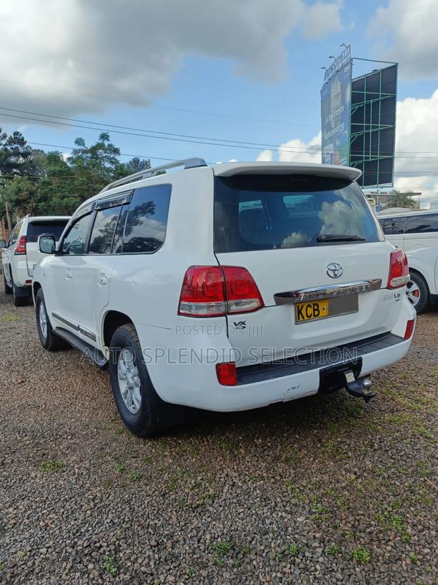 Toyota Land Cruiser 2007 White