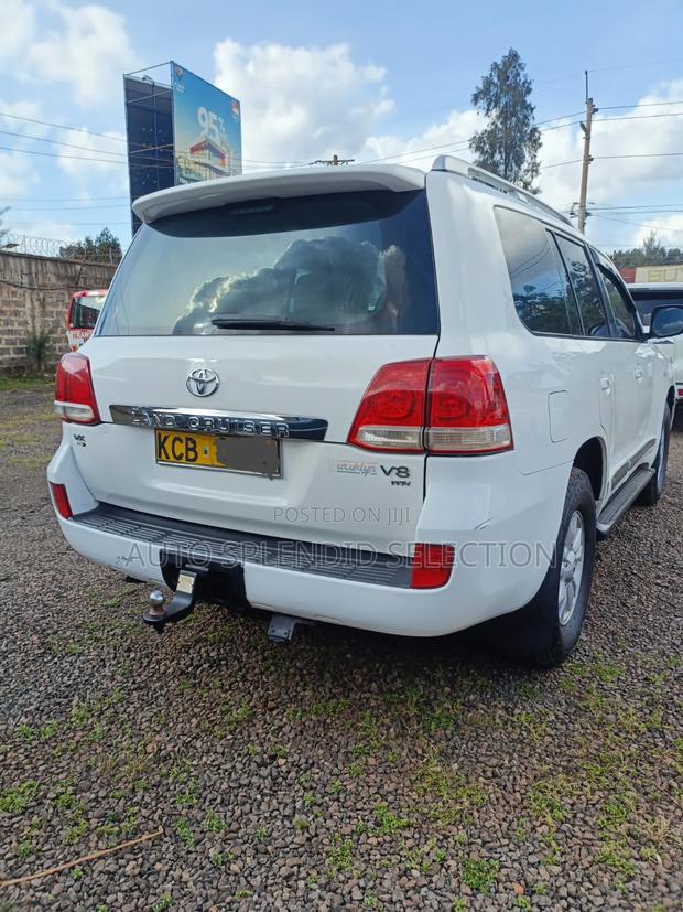 Toyota Land Cruiser 2007 White