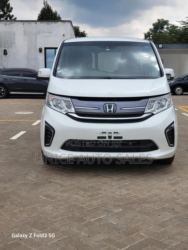 Honda Stepwgn 2017 White