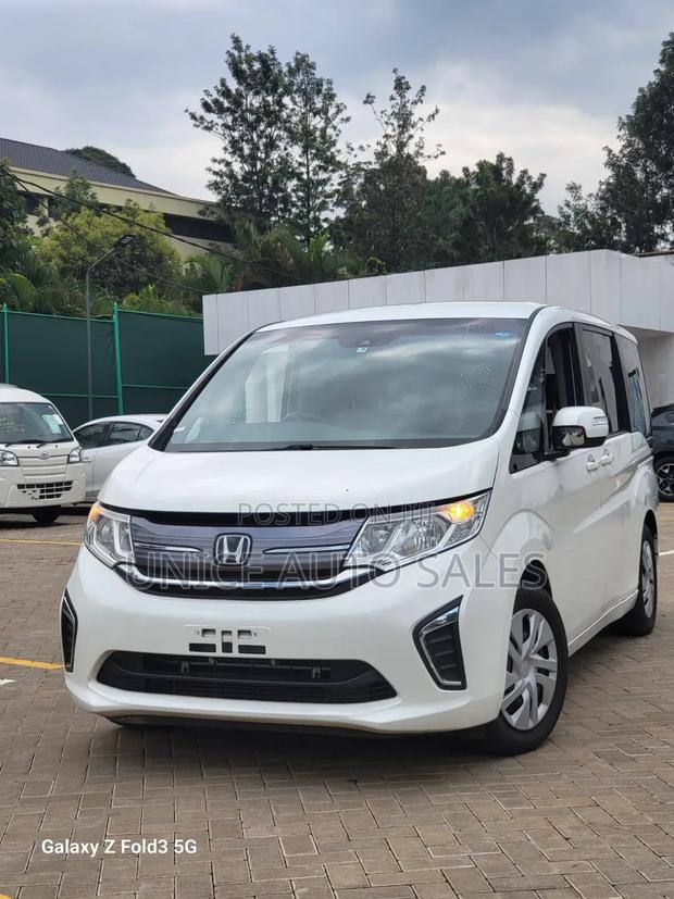 Honda Stepwgn 2017 White