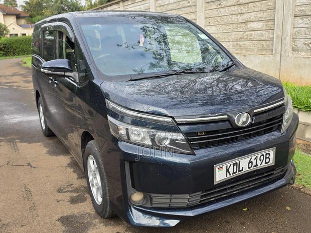 Toyota Voxy 2016 Blue