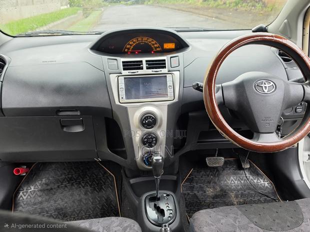 Toyota Vitz 1.3 FWD 5dr 2008 Pearl